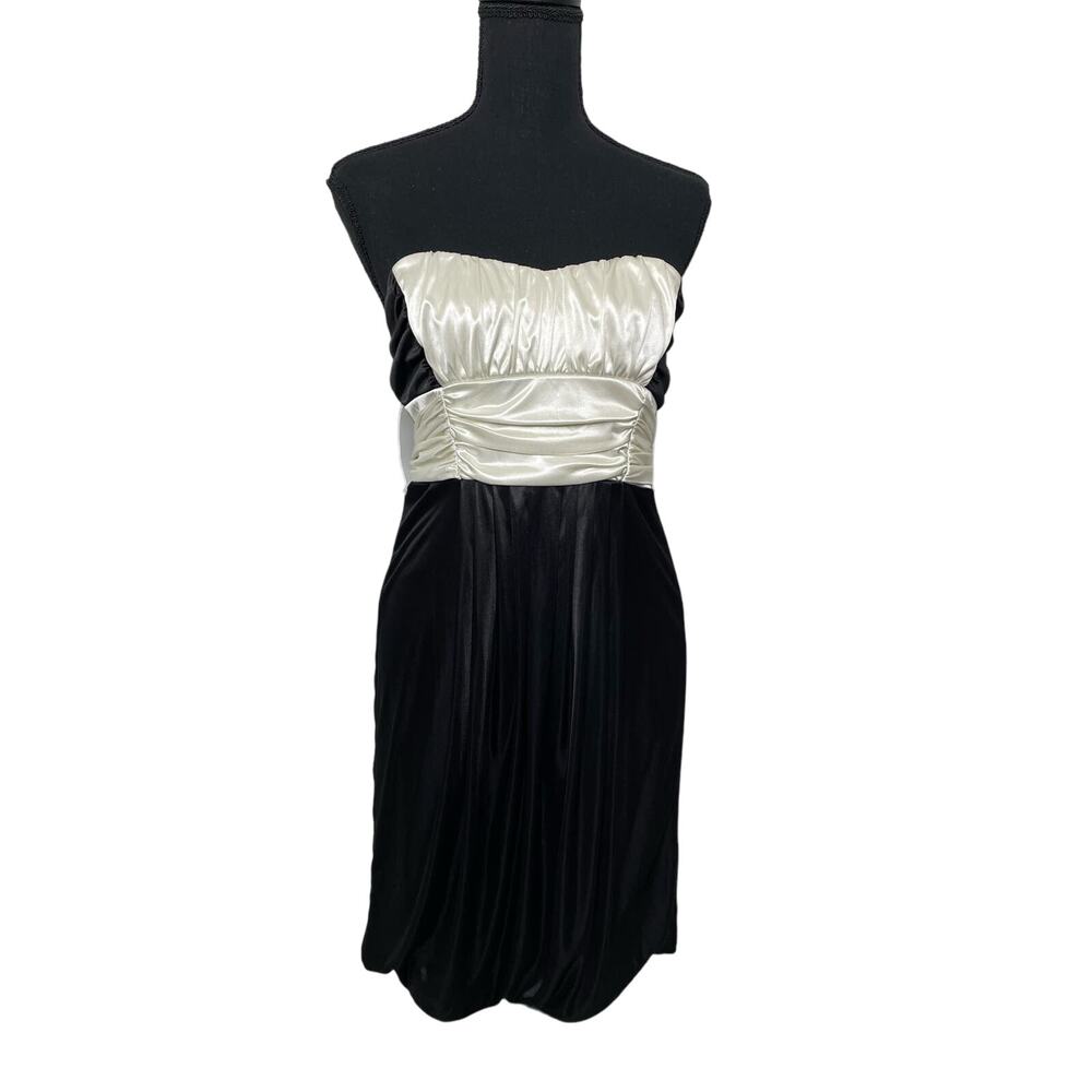 Ruby Rox Babydoll A-Line Dress Empire Waist Sweetheart Bust Silky White Black S‎